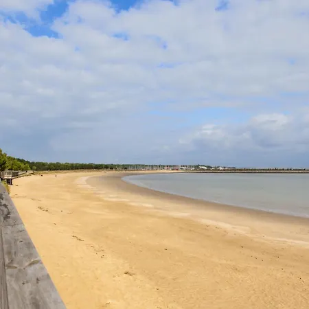 Holiday home Les Pieds Dans L'eau *