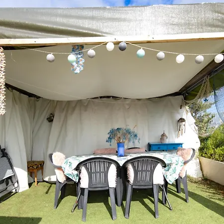 Holiday home Les Pieds Dans L'eau
