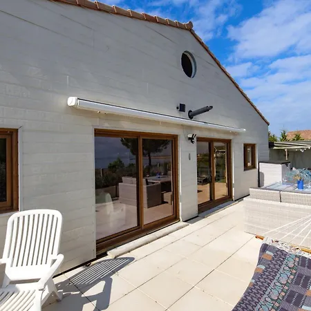 Les Pieds Dans L'eau Holiday home